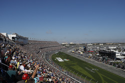Alex Bowman, Hendrick Motorsports Chevrolet Camaro, Denny Hamlin, Joe Gibbs Racing Toyota, start, green flag