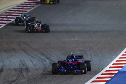 П'єр Гаслі, Toro Rosso STR13 Honda, Кевін Магнуссен, Haas F1 Team VF-18 Ferrari, Льюіс Хемілтон, Mer