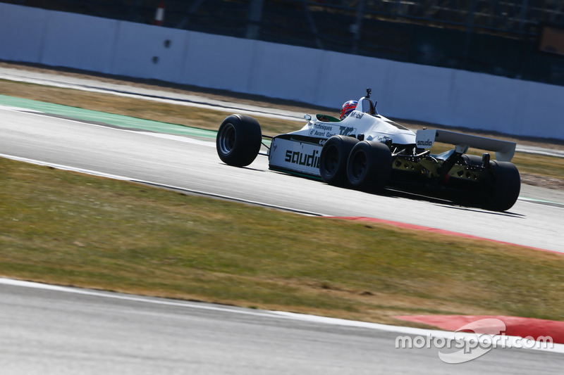 Jenson Button pilote une Williams FW08B de 1982