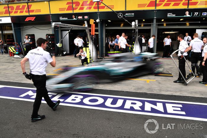 Valtteri Bottas, Mercedes-AMG F1 W09 y Toto Wolff, Mercedes AMG F1 Director de Motorsport