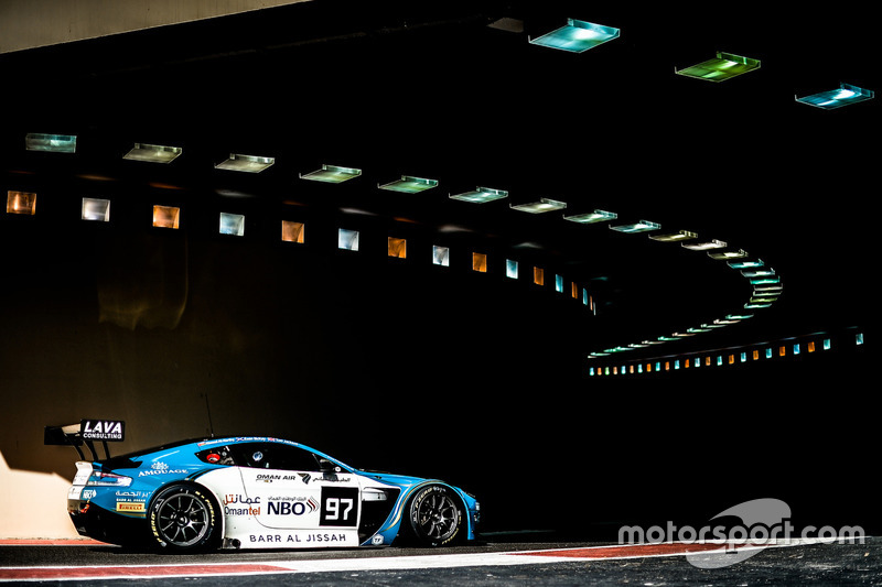 #97 Oman Racing Aston Martin Vantage GT3: Ахмад Аль-Харти, Том Джексон, Эан Маккэй