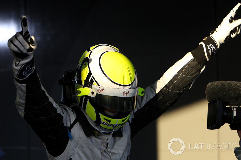 Ganador de la carrera Jenson Button, Brawn Grand Prix en parc ferme