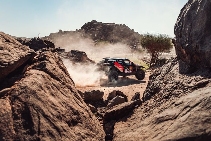 #299 The Dacia Sandriders Dacia: Nasser Al-Attiyah, Fabian Lurquin