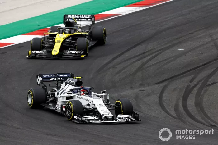 Pierre Gasly, AlphaTauri AT01, Daniel Ricciardo, Renault F1 Team R.S.20