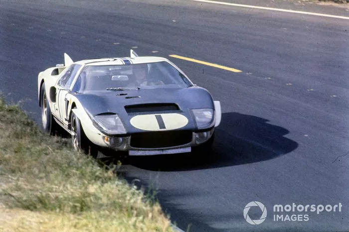 Ken Miles,  Bruce McLaren, Shelby-American Inc, Ford GT40 Mk.II