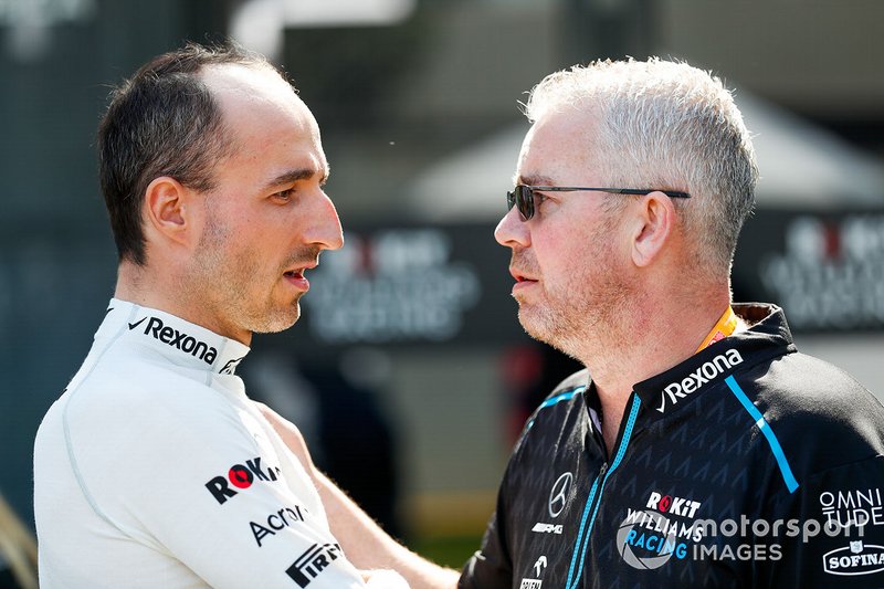 Robert Kubica, Williams Racing, talking to a team member
