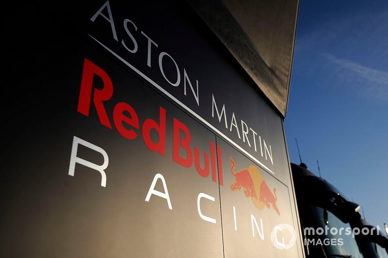 Вантажівки Red Bull Racing