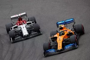 Lando Norris, McLaren MCL34, devant Kimi Raikkonen, Alfa Romeo Racing C38