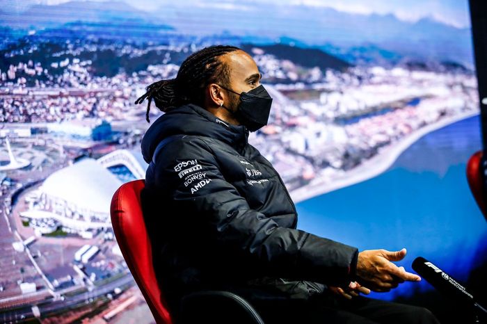 Lewis Hamilton, Mercedes en la rueda de prensa