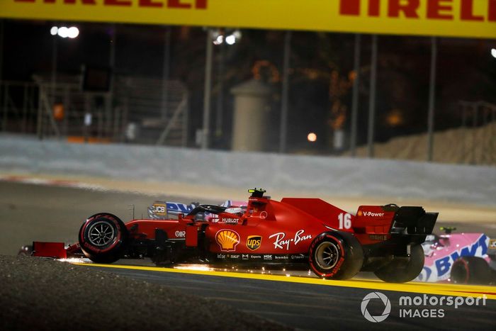 Charles Leclerc, Ferrari SF1000 con la suspensión delantera rota después de un accidente en la primera vuelta