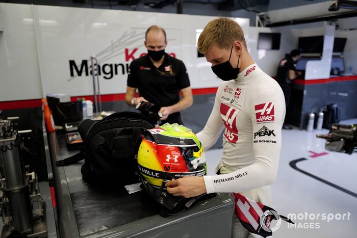 Mick Schumacher, Haas F1, con Gary Gannon