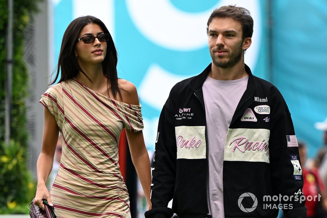 Pierre Gasly, Alpine z Kiką Cerquierą Gomes 