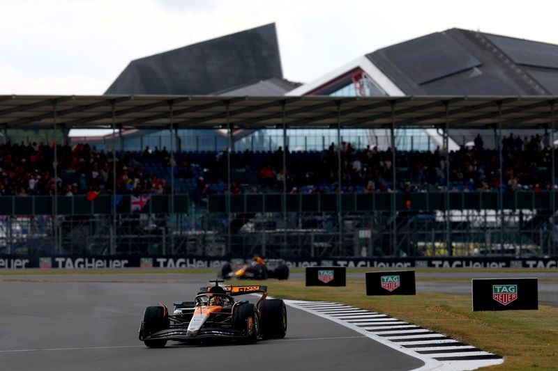 Oscar Piastri, McLaren, Max Verstappen, Red Bull Racing