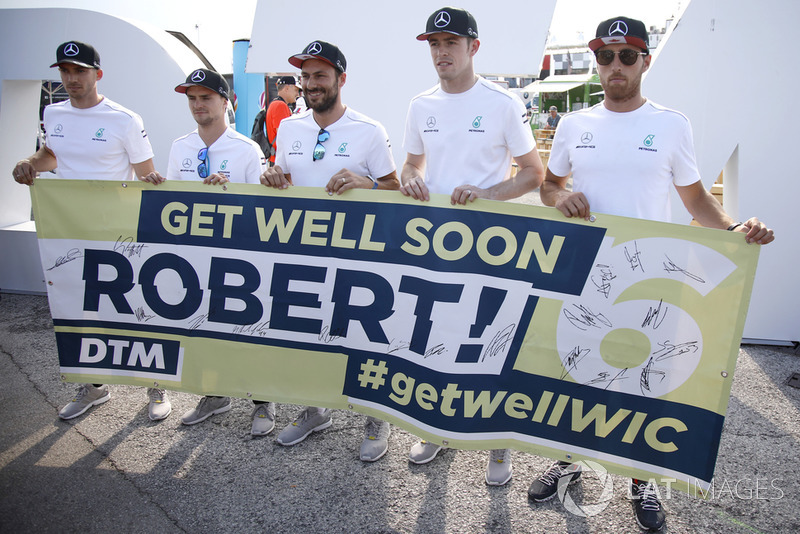 Edoardo Mortara, Lucas Auer, Gary Paffett, Paul Di Resta und Daniel Juncadella mit Gruß an Robert Wickens
