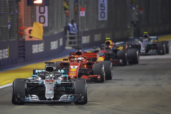 Lewis Hamilton, Mercedes AMG F1 W09 EQ Power+, ve Sebastian Vettel, Ferrari SF71H, Max Verstappen, Red Bull Racing RB14 ve Valtteri Bottas, Mercedes AMG F1 W09 EQ Power+