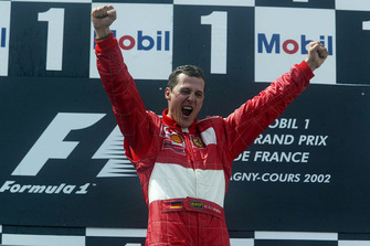 Podio: il vincitore della gara Michael Schumacher, Ferrari