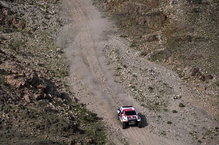 #200 Toyota Gazoo Racing Toyota: Nasser Al-Attiyah, Mathieu Baumel
