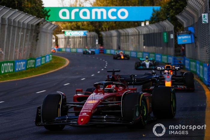 Charles Leclerc, Ferrari F1-75, Max Verstappen, Red Bull Racing RB18, Lewis Hamilton, Mercedes W13