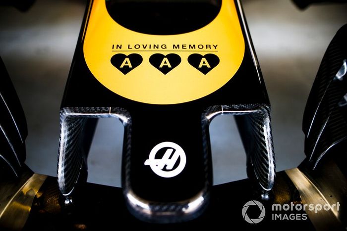 Un homenaje a los hijos del propietario de Jack & Jones, Anders Holch Povlsen, que murió en los atentados con bombas en el hotel de Sri Lanka en la nariz del equipo de Haas F1 VF-19