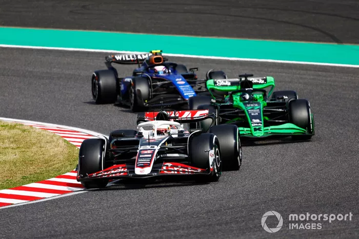 Kevin Magnussen, Haas VF-24 Valtteri Bottas, Kick Sauber C44 et Logan Sargeant, Williams FW46 