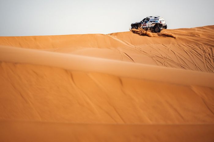 #217 X-raid Mini JCW Team Mini John Cooper Works Rally Plus: Krzysztof Hołowczyc, Łukasz Kurzeja