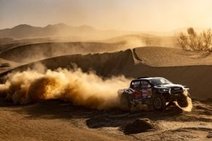 #206 Toyota Gazoo Racing Toyota: Giniel De Villiers, Dirk Von Zitzewitz