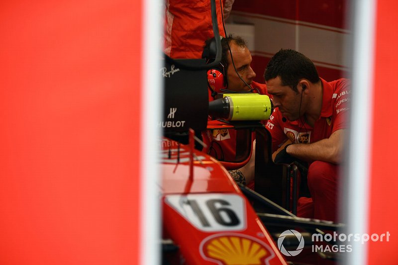 La Ferrari SF71H dans le garage