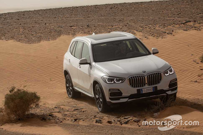 BMW X5 sur le circuit de Monza recréé dans le désert
