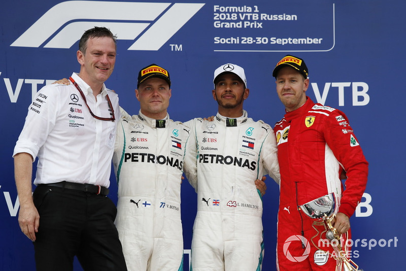 Podio: James Allison, Mercedes AMG F1 Director técnico, segundo lugar Valtteri Bottas, Mercedes AMG F1, ganador de la carrera Lewis Hamilton, Mercedes AMG F1 y tercer lugar Sebastian Vettel, Ferrari