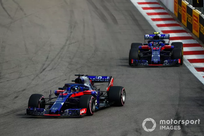 Brendon Hartley, Toro Rosso STR13 y Pierre Gasly, Scuderia Toro Rosso STR13