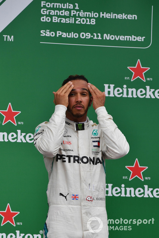Lewis Hamilton, Mercedes AMG F1, festeggia sul podio