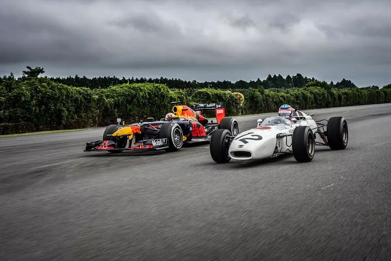 Max Verstappen (RB7) & Takuma Sato, (RA272)