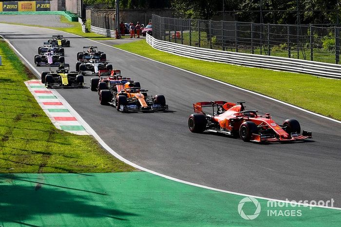 Sebastian Vettel, Ferrari SF90, lidera Carlos Sainz Jr, McLaren MCL34, Charles Leclerc, Ferrari SF90, Daniel Ricciardo, Renault F1 Team R.S.19, y el resto de los participantes de la Q3