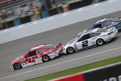 Kyle Larson, Chip Ganassi Racing, Chevrolet; Brad Keselowski, Team Penske, Ford
