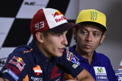 Marc Marquez, Repsol Honda Team; Valentino Rossi, Yamaha Factory Racing