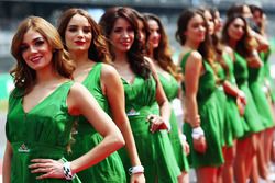 Hot grid girls on the drivers parade