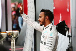 Lewis Hamilton, Mercedes AMG F1 celebra su tercera posición en el podio