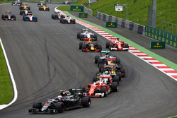 Jenson Button, McLaren MP4-31 beim Start zum Rennen