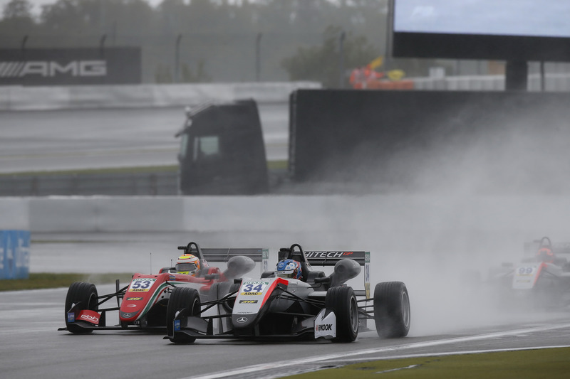 Jake Hughes, Hitech Grand Prix, Dallara F317 - Mercedes-Benz, Callum Ilott, Prema Powerteam, Dallara F317 - Mercedes-Benz