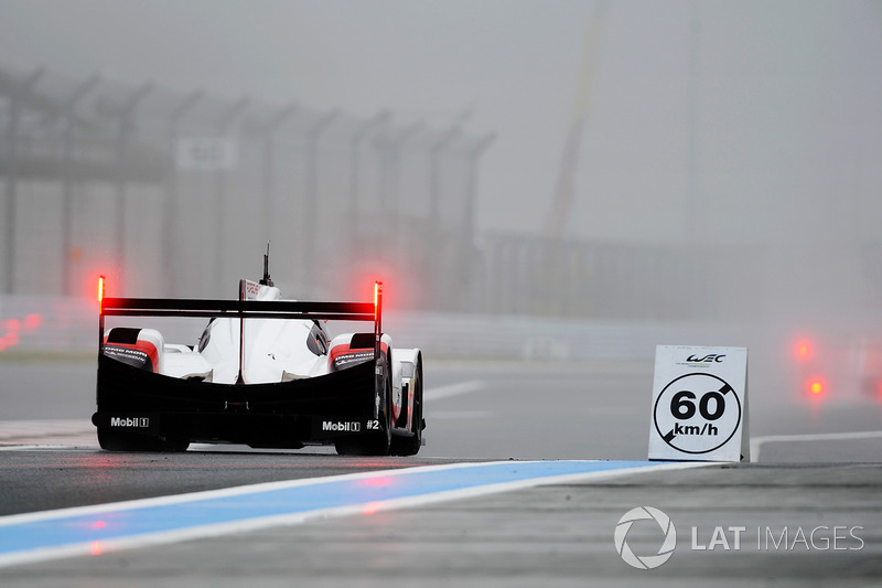 #2 Porsche Team Porsche 919 Hybrid: Timo Bernhard, Earl Bamber, Brendon Hartley