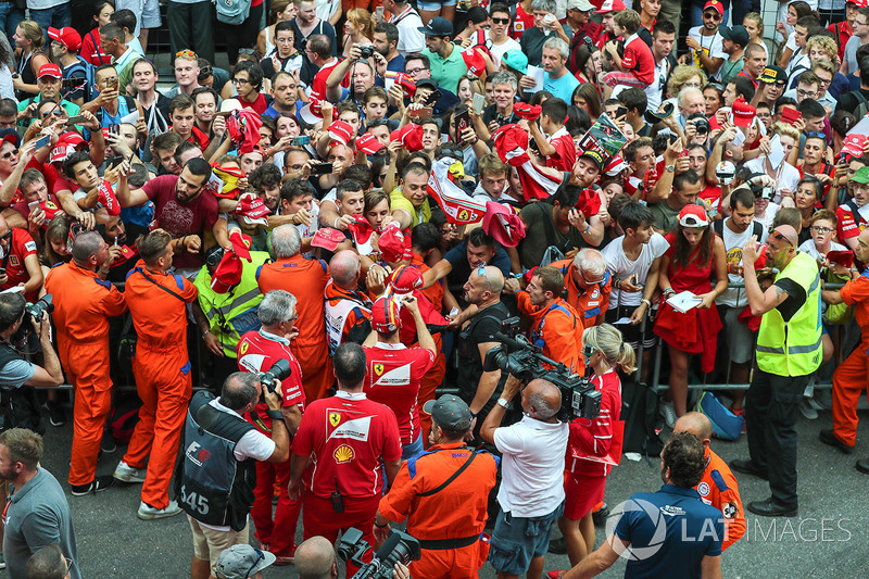 Sebastian Vettel, Ferrari signs autographs for the fans