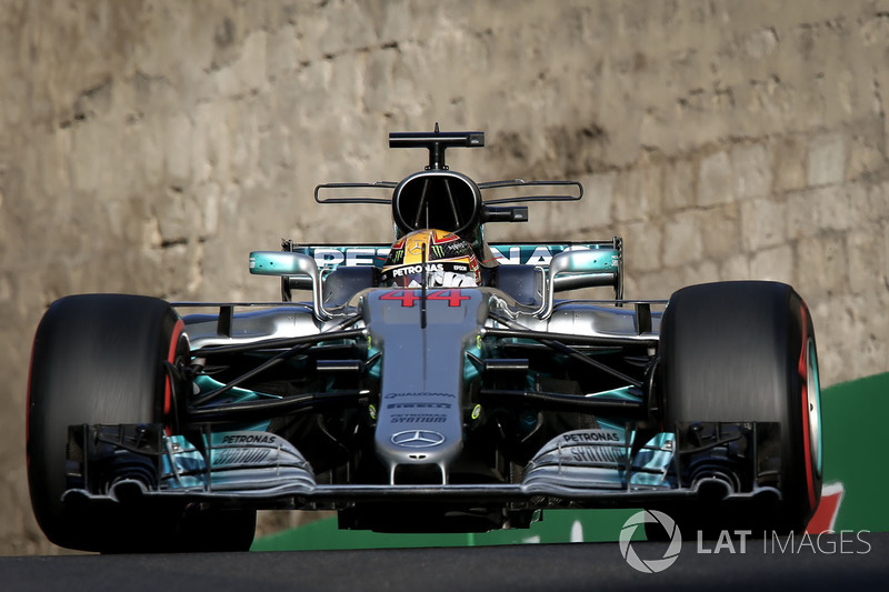 En 2016, la pole en Bakú fue ganada por Nico Rosberg, en 2017 por Lewis Hamilton. Al final, ambos se convirtieron en campeones del mundo en las temporadas respectivas.