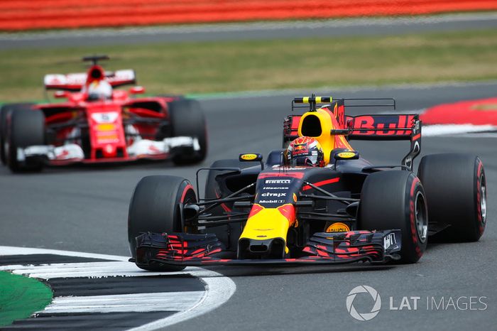 Max Verstappen, Red Bull Racing RB13, Sebastian Vettel, Ferrari SF70H