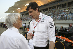 Bernie Ecclestone, président d'honneur de la F1, Toto Wolff, directeur exécutif Mercedes