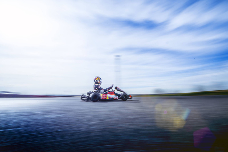 Carlos Sainz Jr., Scuderia Toro Rosso si esibisce al Karting Club Correcaminos di Recas