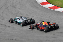 Valtteri Bottas, Mercedes-Benz F1 W08 ve Daniel Ricciardo, Red Bull Racing RB13