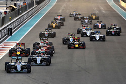 Lewis Hamilton, Mercedes AMG F1 W07 Hybrid mène au départ