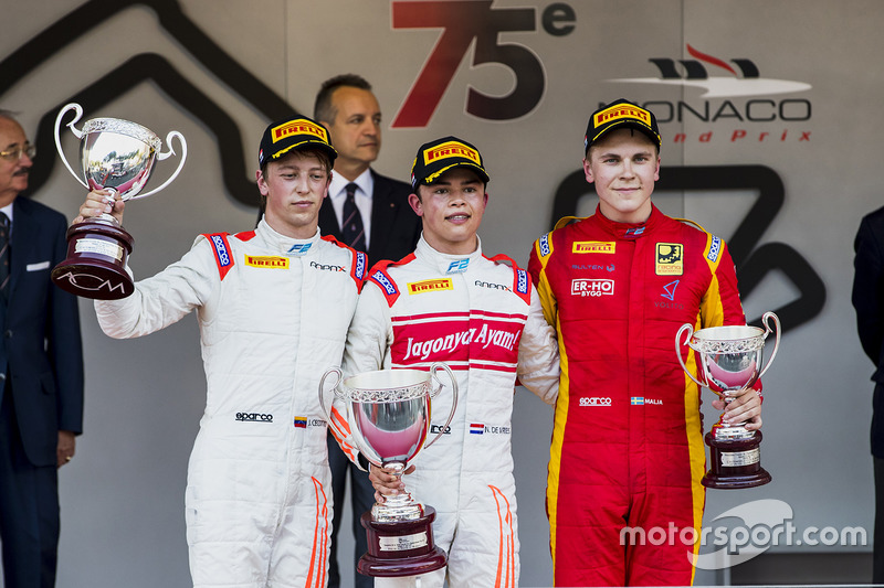 Podium : le vainqueur Nyck De Vries, Rapax, le deuxième Johnny Cecotto, Rapax, le troisième Gustav Malja, Racing Engineering