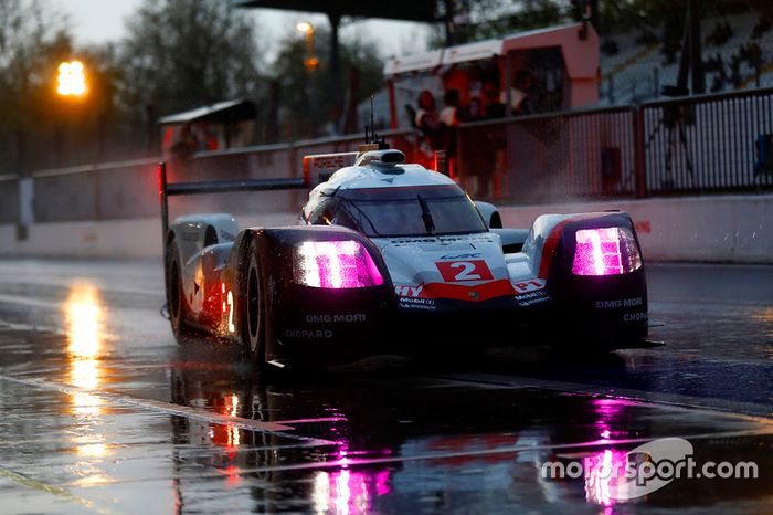 #2 Porsche Team Porsche 919 Hybrid: Timo Bernhard, Earl Bamber, Brendon Hartley