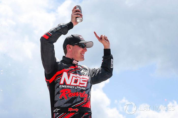 Ganador de la carrera Kyle Busch, Joe Gibbs Racing Toyota